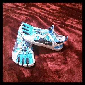 FILA SKELE-TOES Women’s Running Stretch Shoes Sz 7